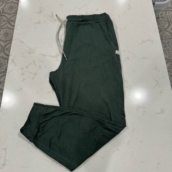Vuori Performance Jogger -  Women's DreamKnit™ Joggers - Green Heather - Picture 1 of 5